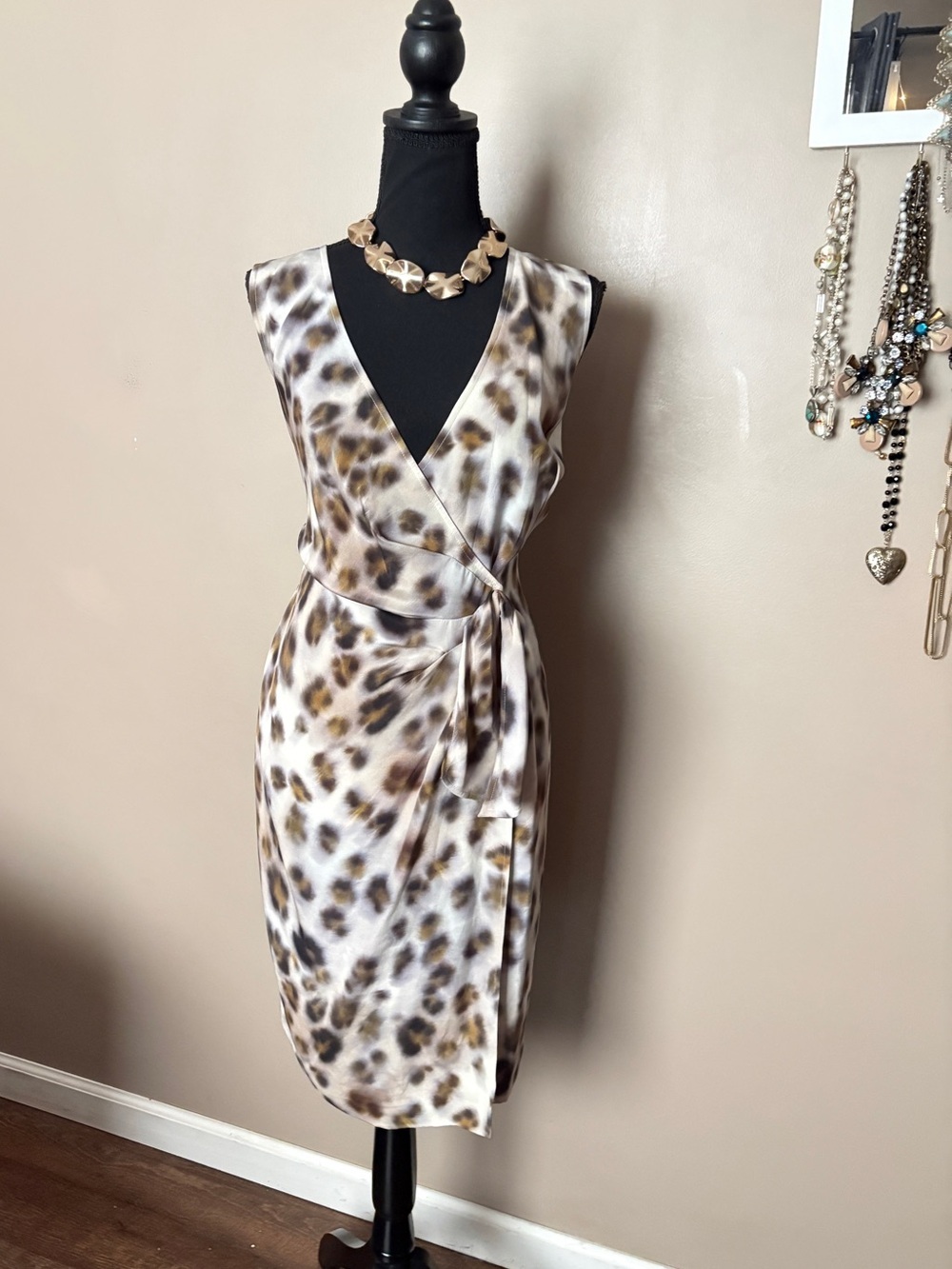 St. John Couture sleeveless silk faux wrap midi dress leopard print sz 10 EUC